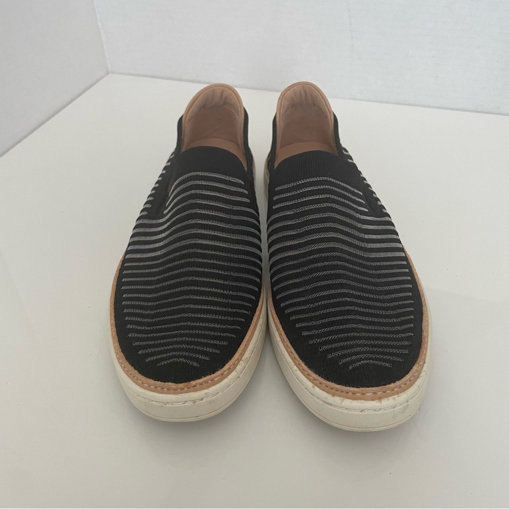 UGG Black and Gray Women's Flats